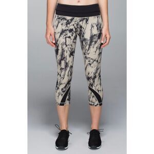 Lululemon Run: Inspire Crop II All Luxtreme 4 / XS Great Granite Black Mojave Ta